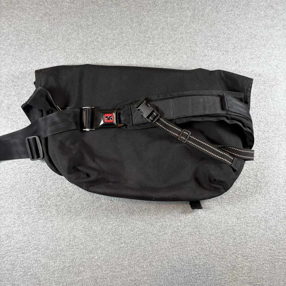 Chrome Industries Citizen Messenger Bag Made in USA Seatbelt Buckle Black 24L - Picture 4 of 8